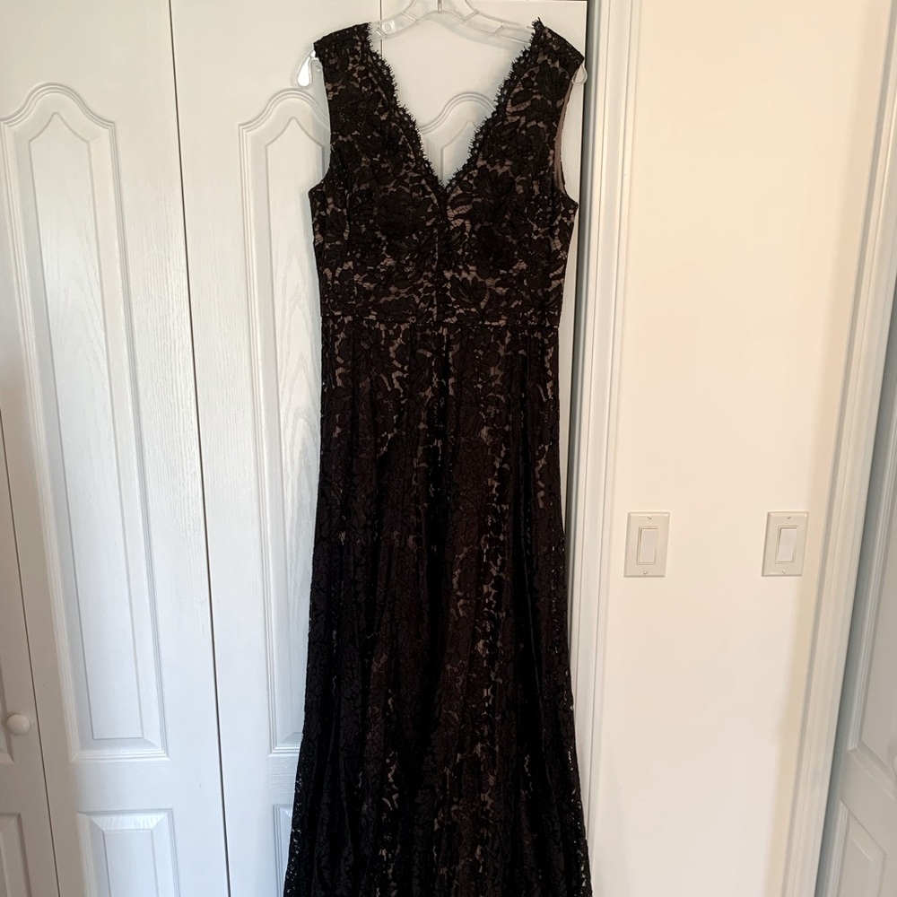 Vera Wang Formal Dress | Black Lace